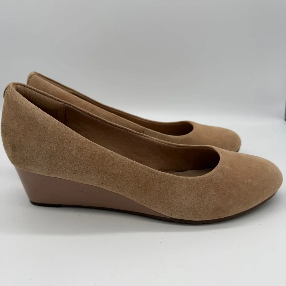 Clarks Collection Womens Adriel Viola Tan Suede Wedge Pumps 10M 261471254075